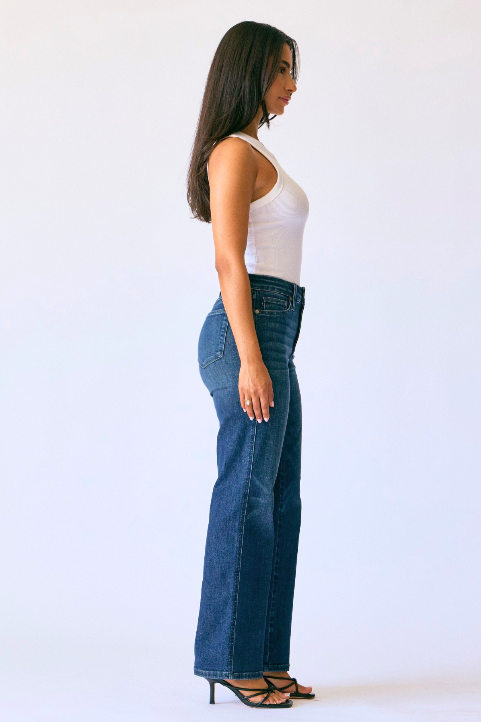 Judy Blue Mid Rise Petite Straight Tummy Control Classic Jeans