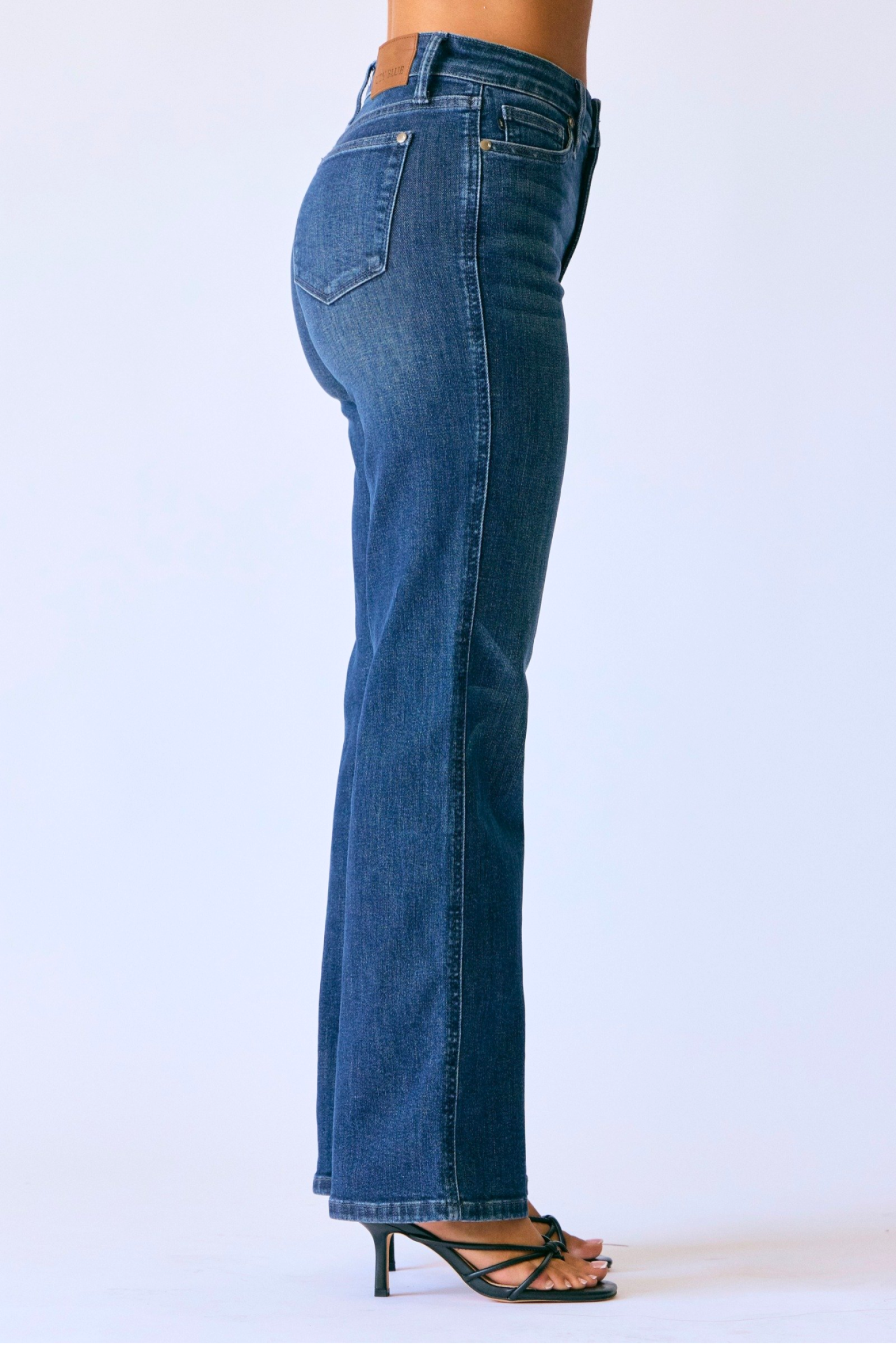 Judy Blue Mid Rise Petite Straight Tummy Control Classic Jeans