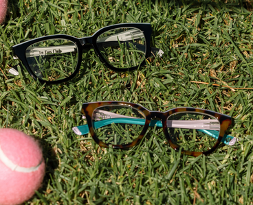 Le Fun Club Black/White Peepers Reading Glasses