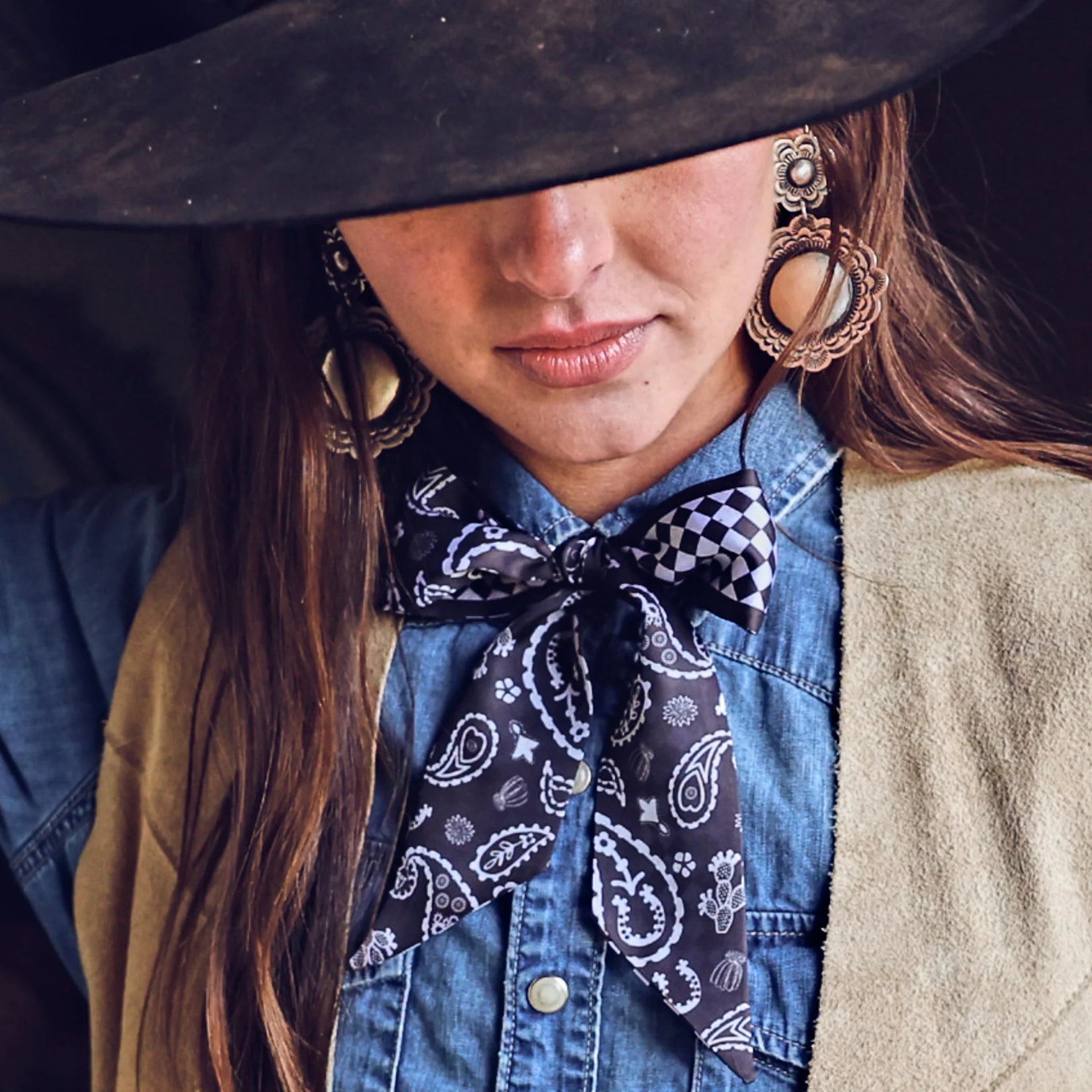 Luck be a Paisley Twilly-Black