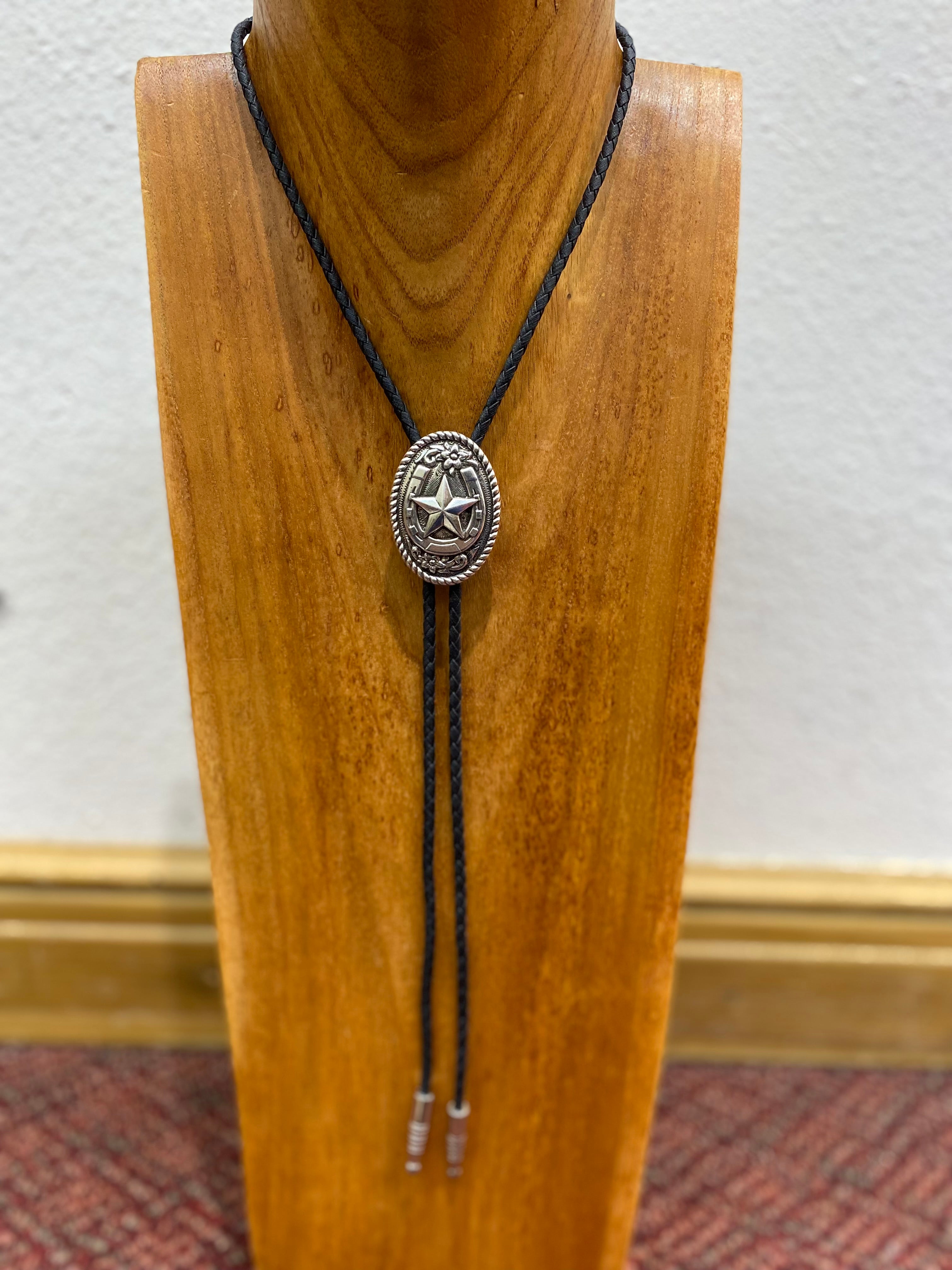 Oval Horseshoe & Star Silver Bolo Tie