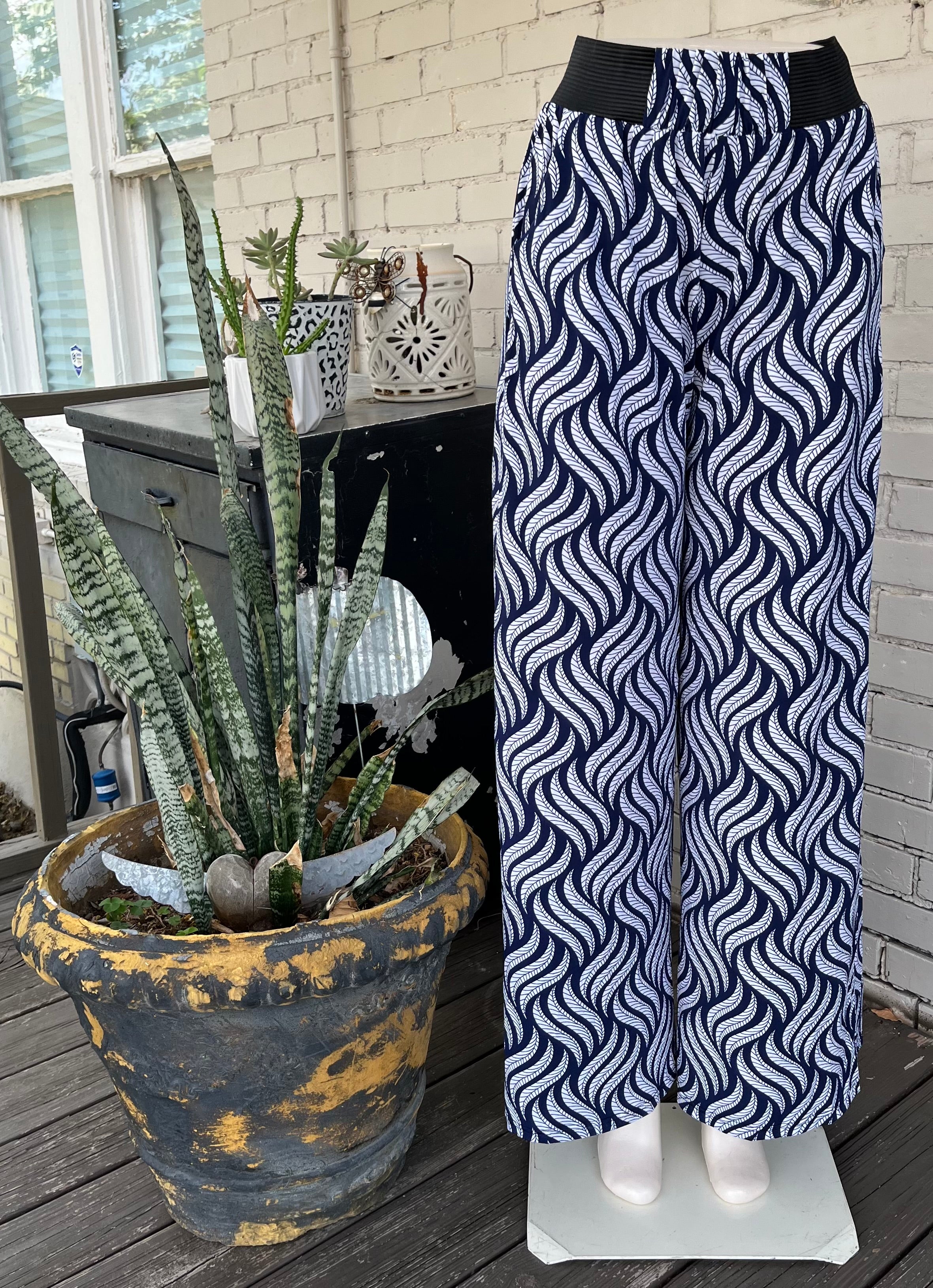 Navy & White Wavy Pattern Palazzo Pants