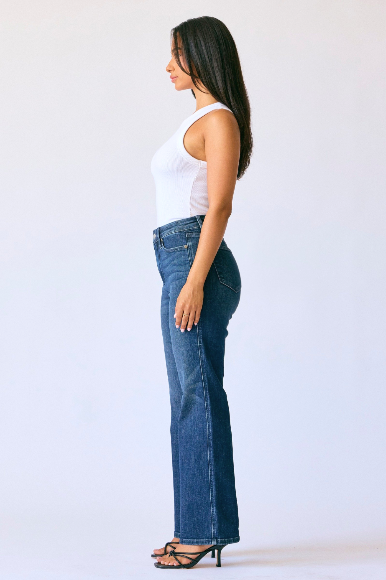 Judy Blue Mid Rise Petite Straight Tummy Control Classic Jeans
