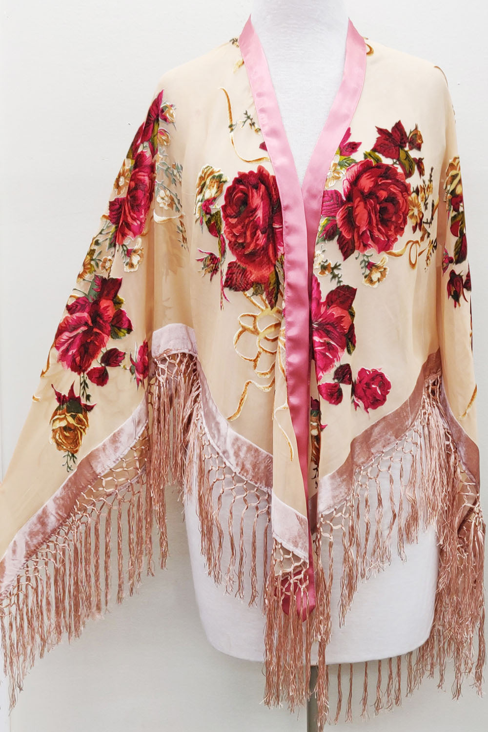 Roses &  Kisses Kimono by Aratta
