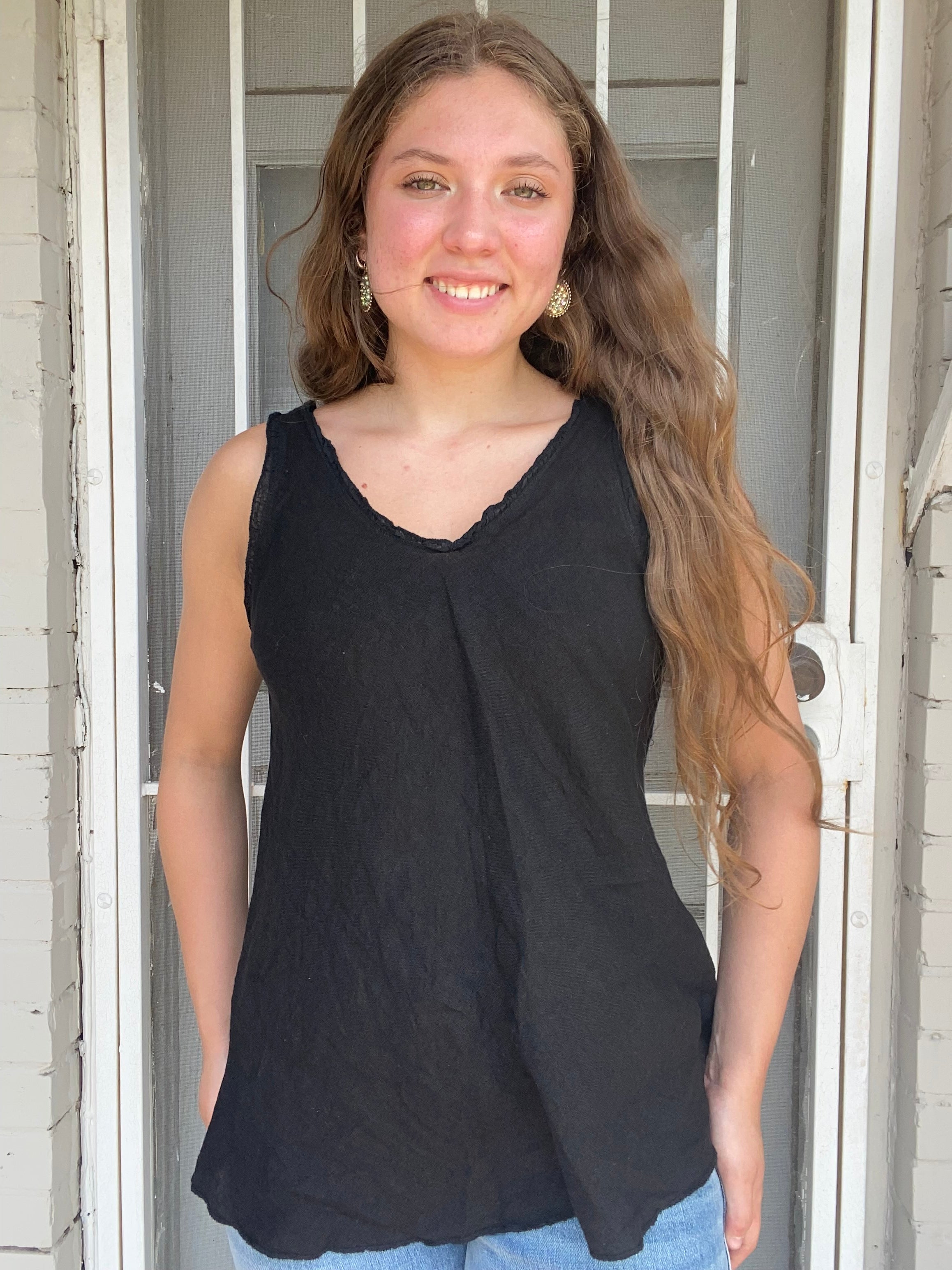 BLACK Ruffled V-Neck Linen Tank