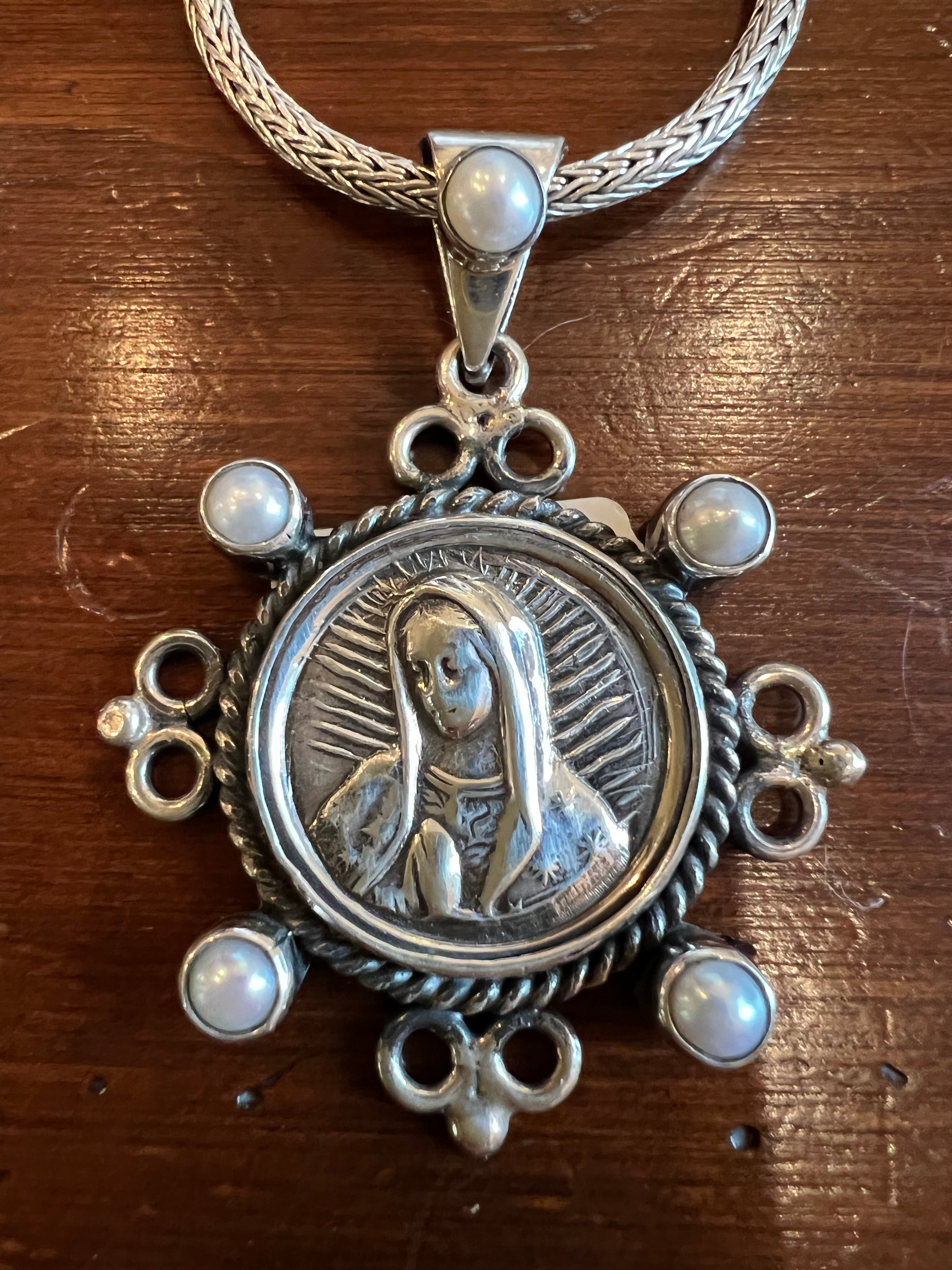 Circular Virgen Mary Pendant/Sterling Silver & Pearls