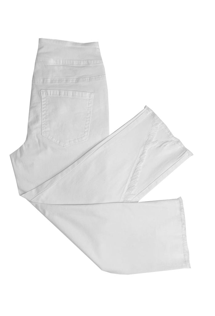 Ethyl White Pull On Capri Jeans w/ Fray Hem